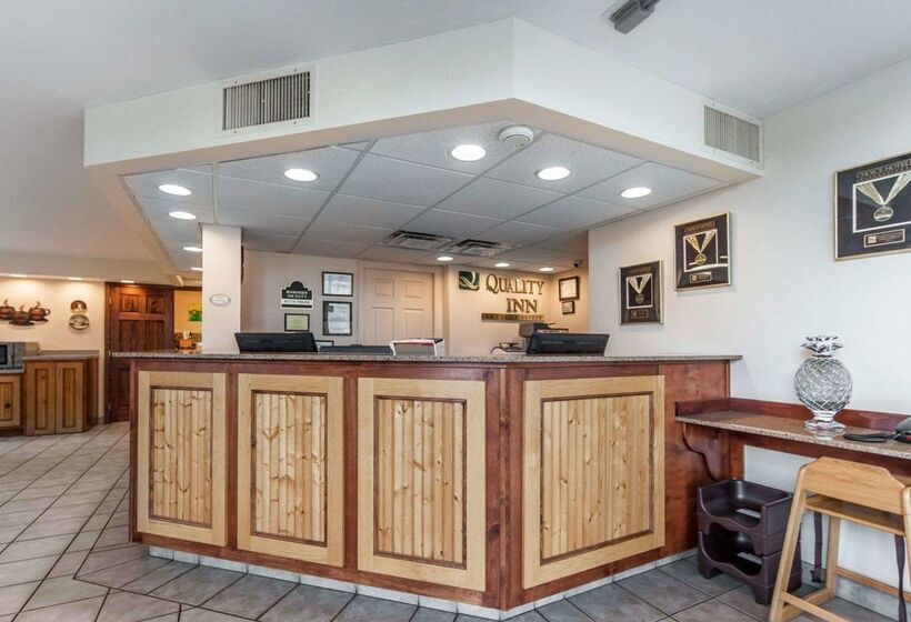 هتل Quality Inn & Suites At Dollywood Lane