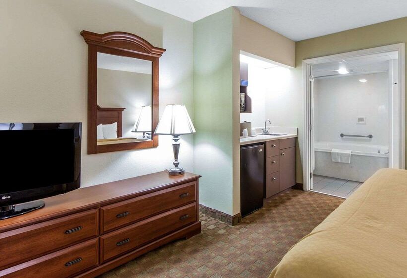 هتل Quality Inn & Suites At Dollywood Lane