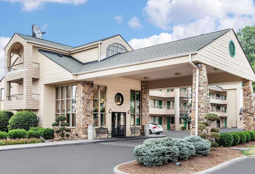 هتل Quality Inn & Suites At Dollywood Lane