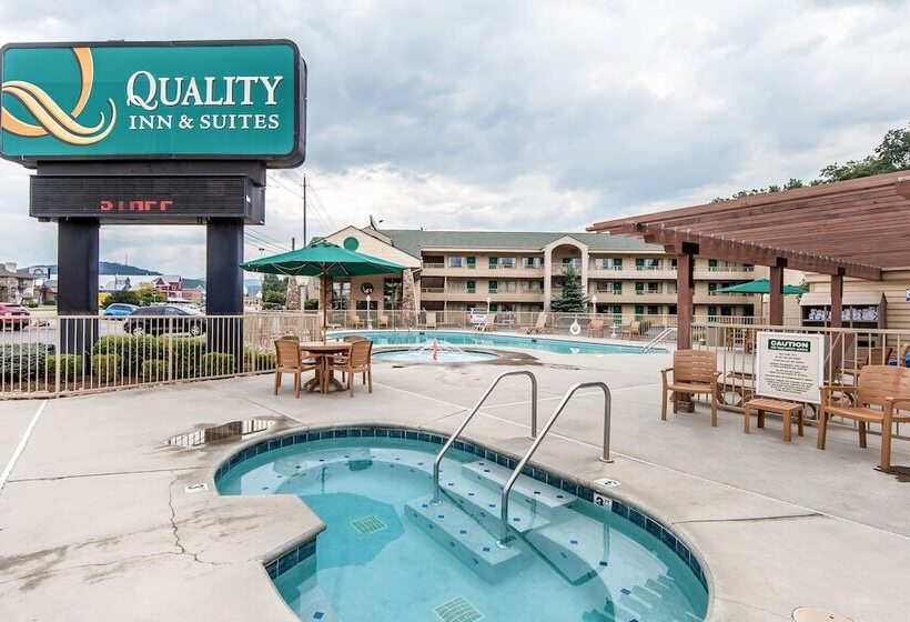 هتل Quality Inn & Suites At Dollywood Lane