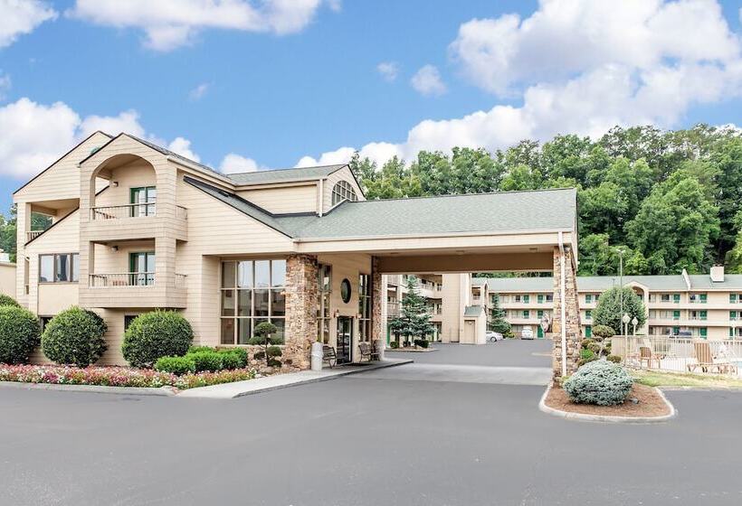 هتل Quality Inn & Suites At Dollywood Lane