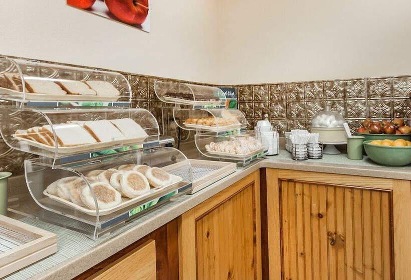 هتل Quality Inn & Suites At Dollywood Lane