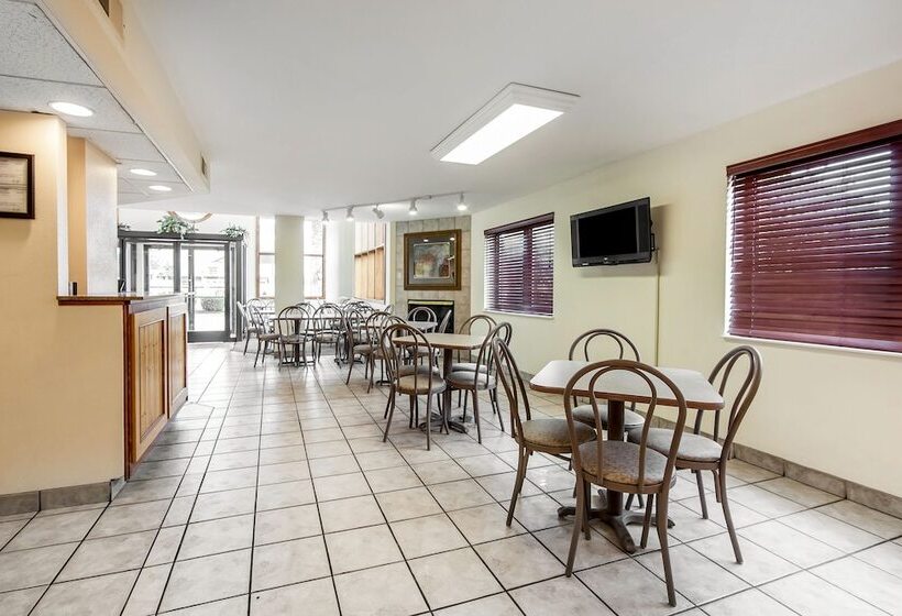 هتل Quality Inn & Suites At Dollywood Lane