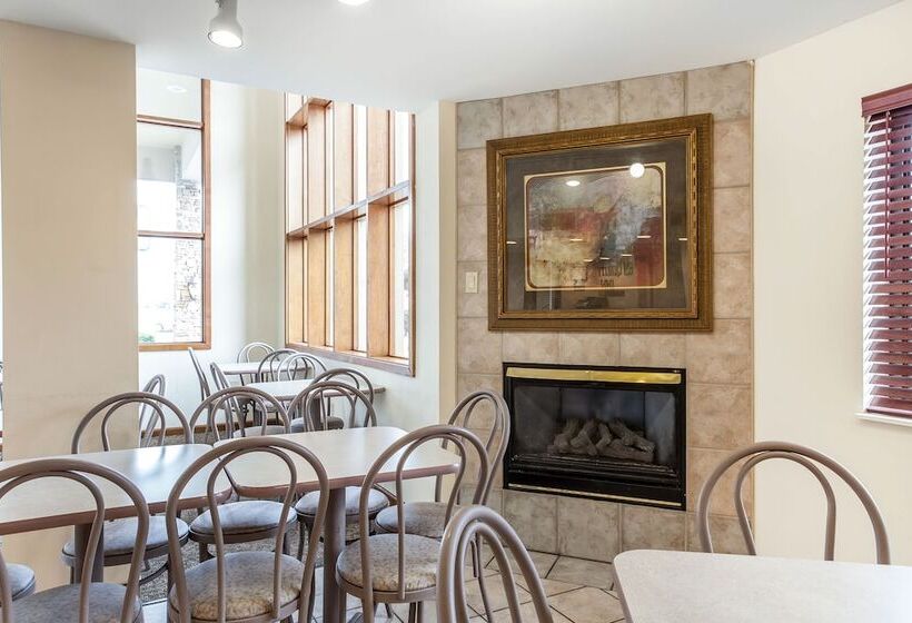 هتل Quality Inn & Suites At Dollywood Lane