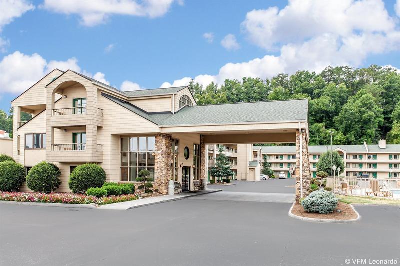هتل Quality Inn & Suites At Dollywood Lane