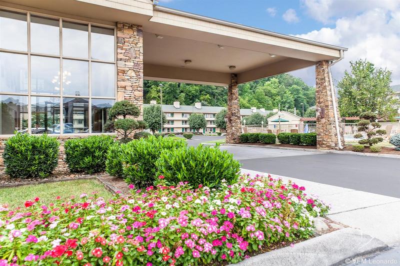 هتل Quality Inn & Suites At Dollywood Lane