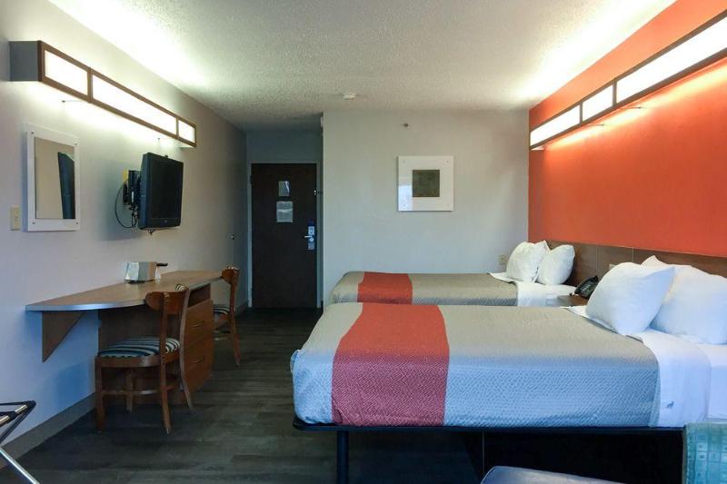ホテル Quality Inn & Suites Watertown Fort Drum