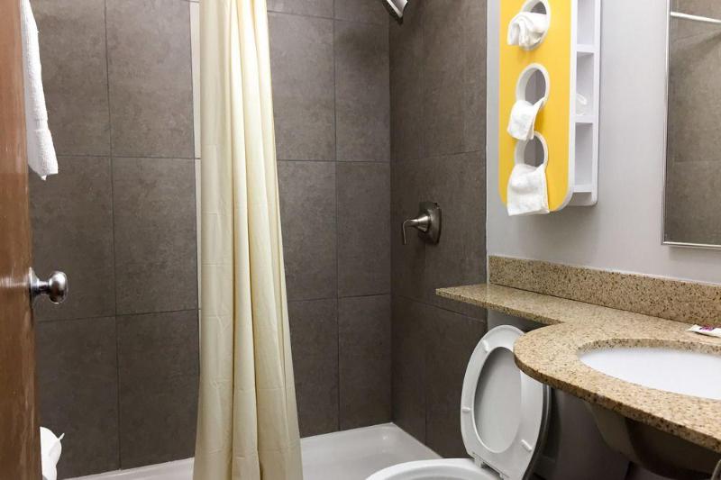 ホテル Quality Inn & Suites Watertown Fort Drum