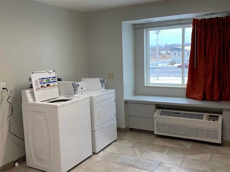 ホテル Quality Inn & Suites Watertown Fort Drum