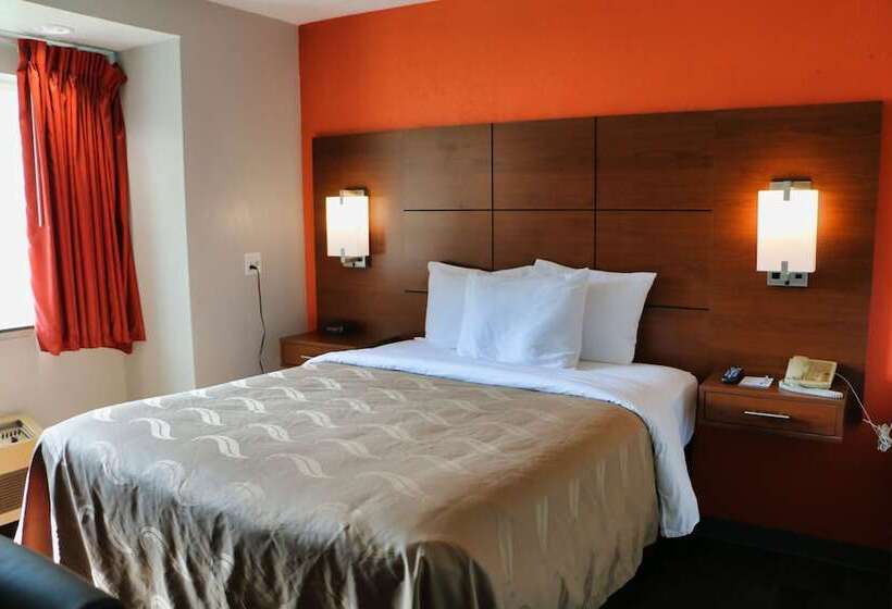 ホテル Quality Inn & Suites Watertown Fort Drum