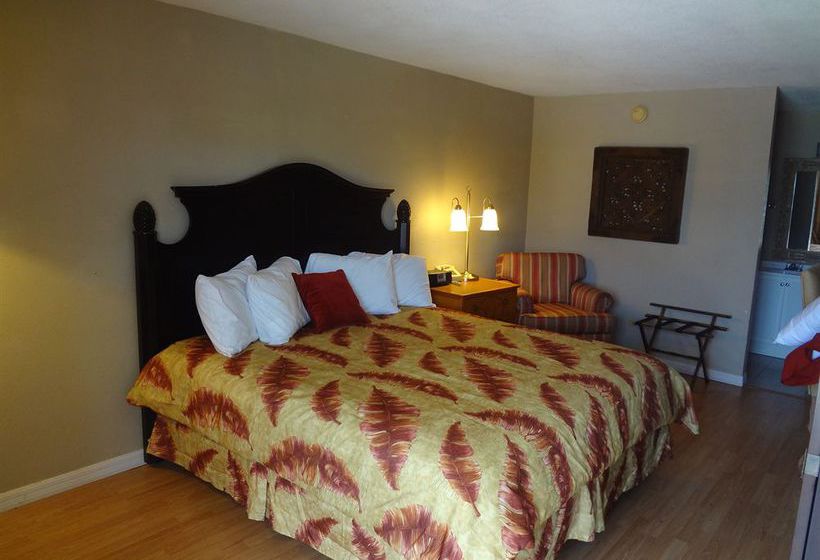 Monroe's On The Lake Hotel & Banquet Hall