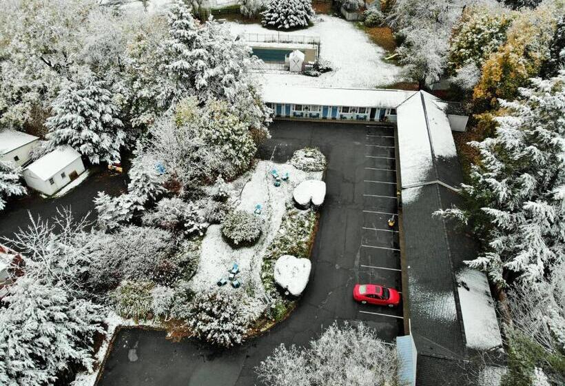 Maple Terrace Motel