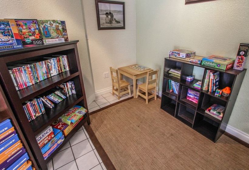 Maui Schooner Resort