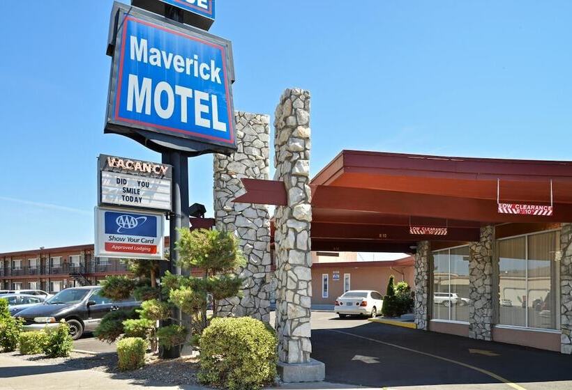Maverick Motel   Modern Renovated Motel