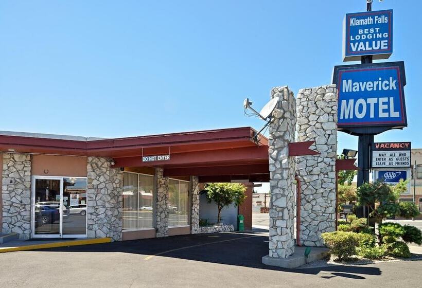 Maverick Motel   Modern Renovated Motel