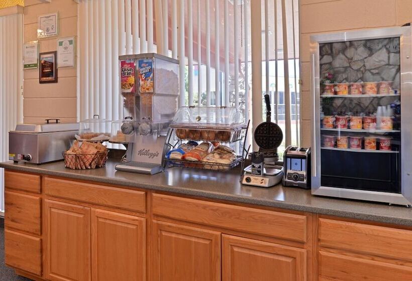 Maverick Motel   Modern Renovated Motel