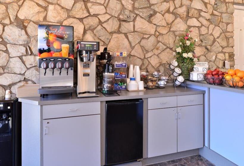 Maverick Motel   Modern Renovated Motel