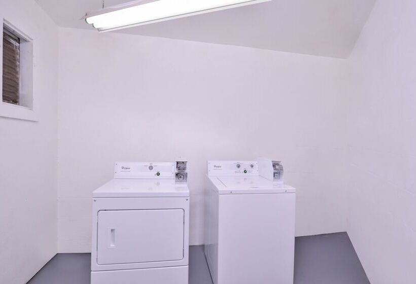 Maverick Motel   Modern Renovated Motel