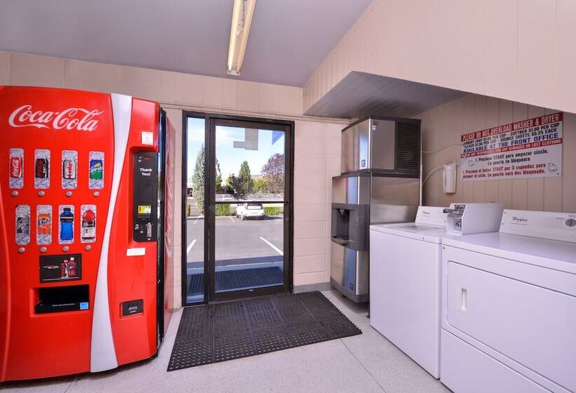 Maverick Motel   Modern Renovated Motel