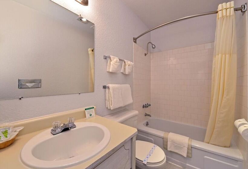 Maverick Motel   Modern Renovated Motel