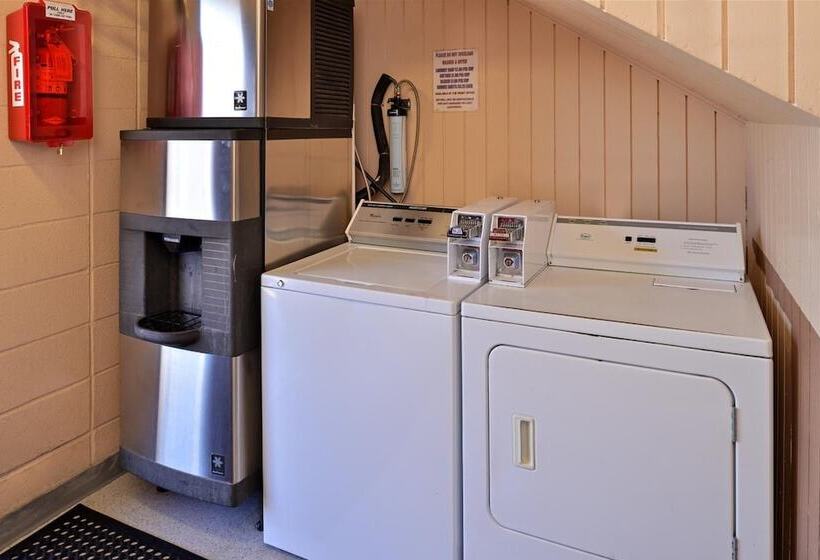 Maverick Motel   Modern Renovated Motel