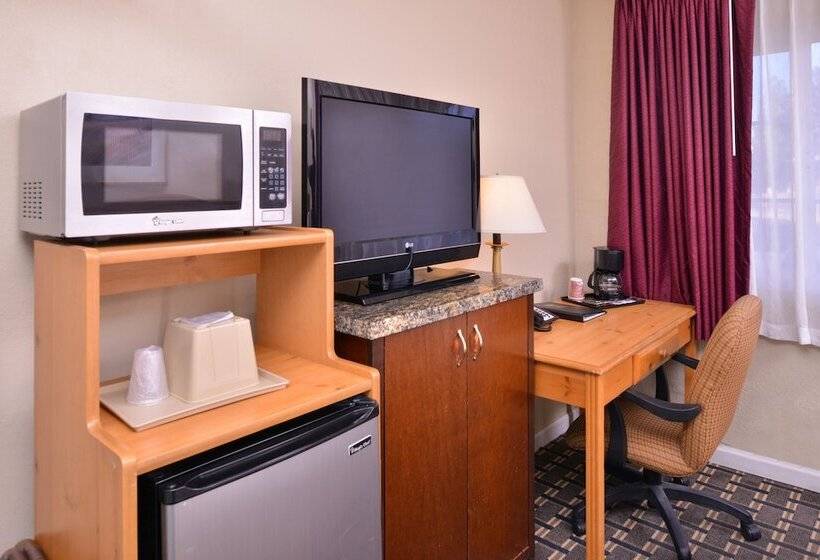 Maverick Motel   Modern Renovated Motel