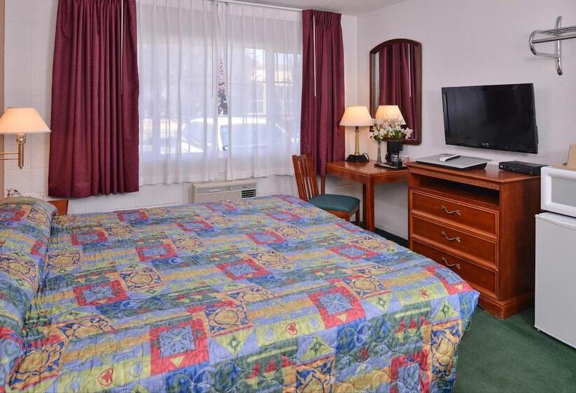 Maverick Motel   Modern Renovated Motel