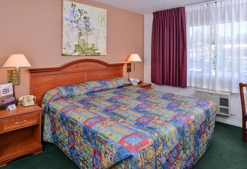 Maverick Motel   Modern Renovated Motel