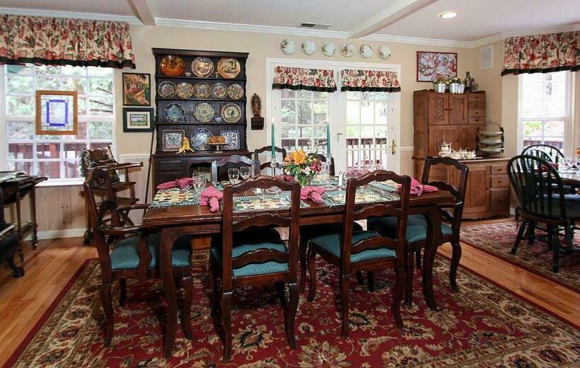 Mccaffrey House Bed And Breakfast Inn