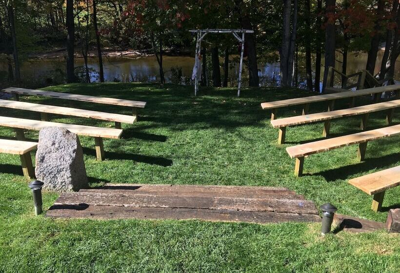 استراحتگاه Merrill Farm Inn