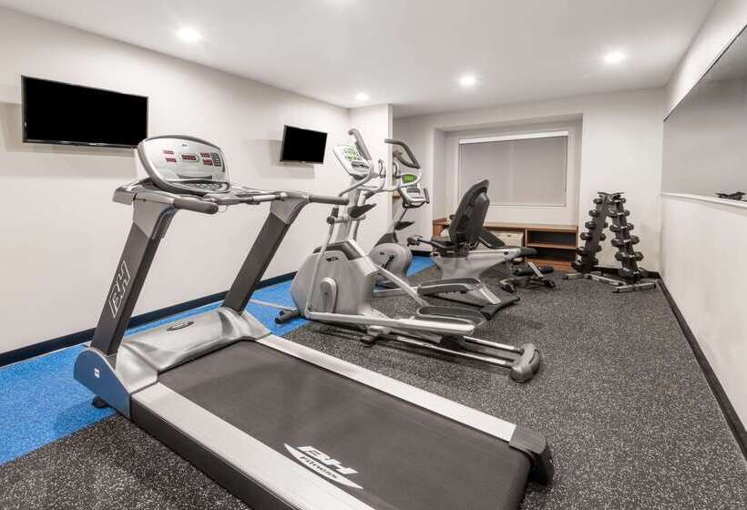 Microtel By Wyndham Victor