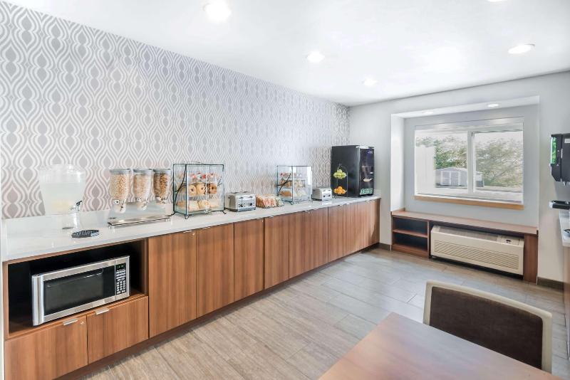 Microtel By Wyndham Victor