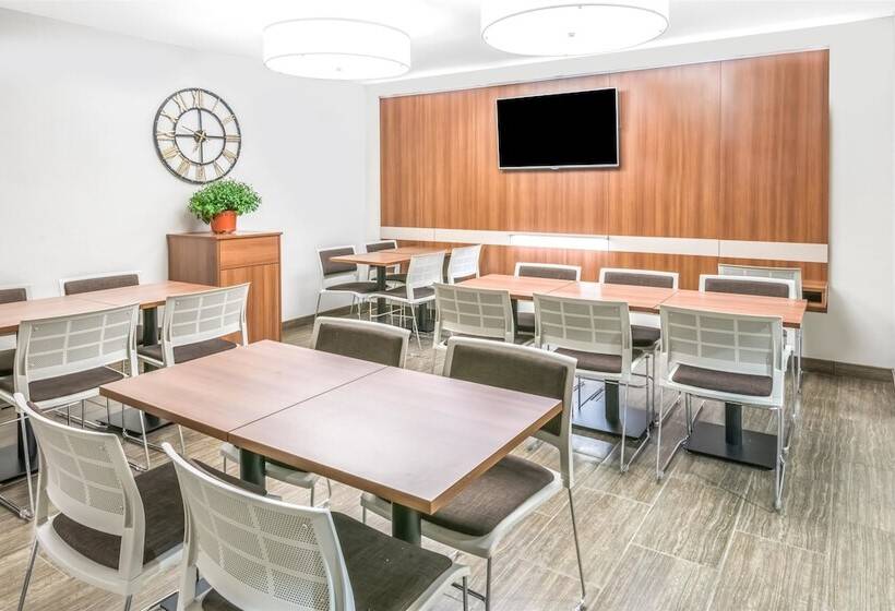 Microtel By Wyndham Victor