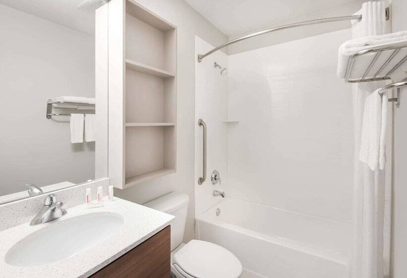 Microtel By Wyndham Victor