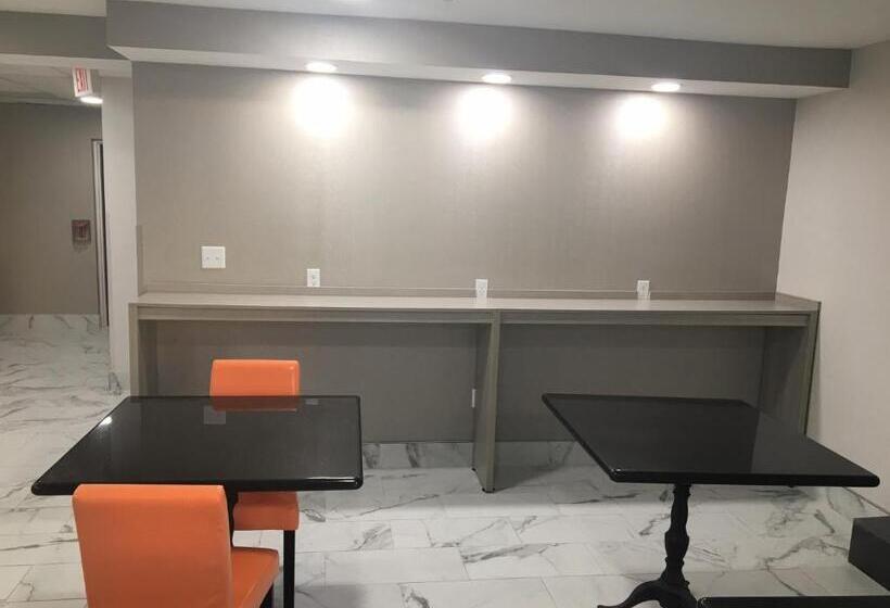 Microtel Inn By Wyndham Charlotte Airport