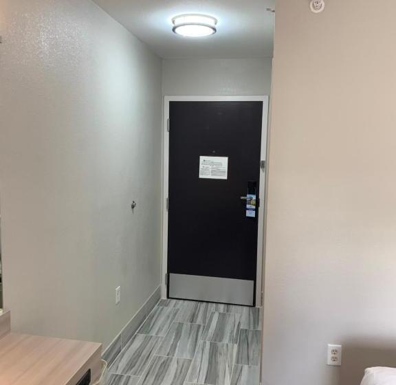 Microtel Inn By Wyndham Charlotte Airport