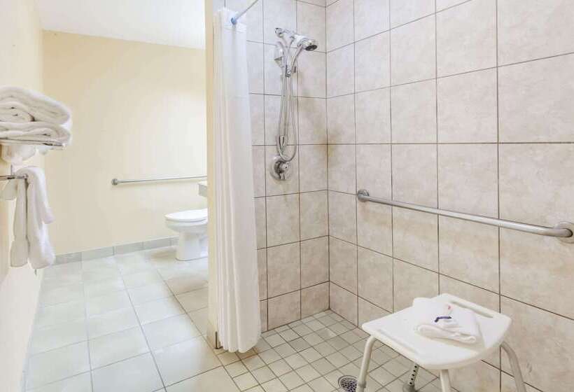 فندق Cedar Bluff Inn