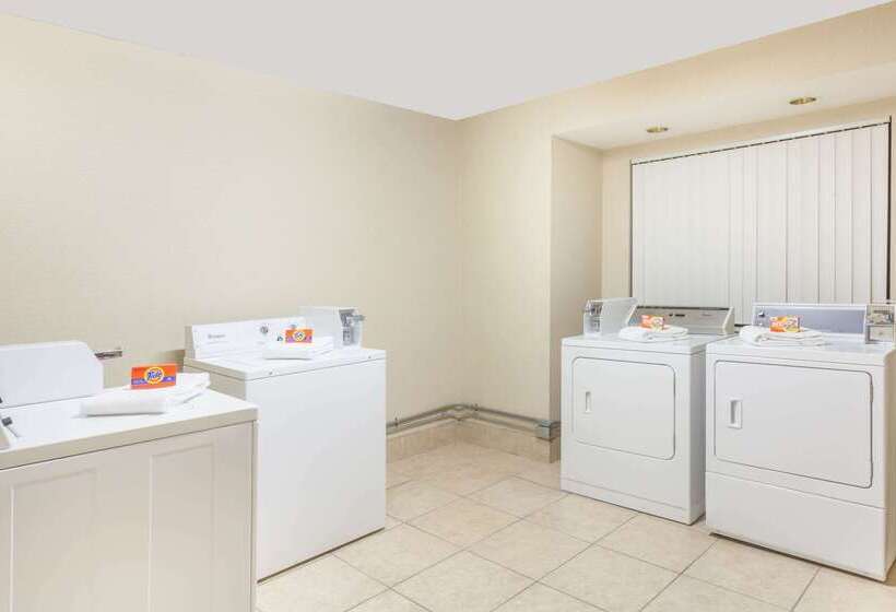 فندق Cedar Bluff Inn