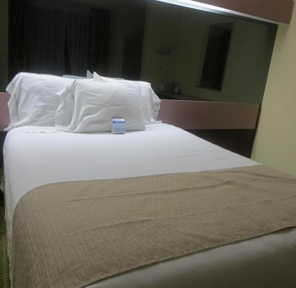 فندق Cedar Bluff Inn