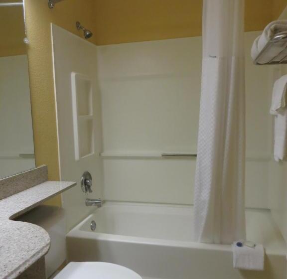 فندق Cedar Bluff Inn