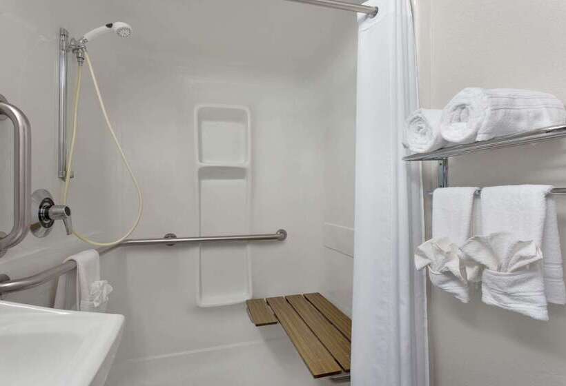 Microtel Inn By Wyndham Louisville East