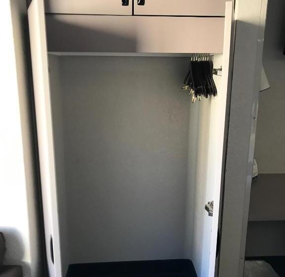 Microtel Inn By Wyndham Louisville East