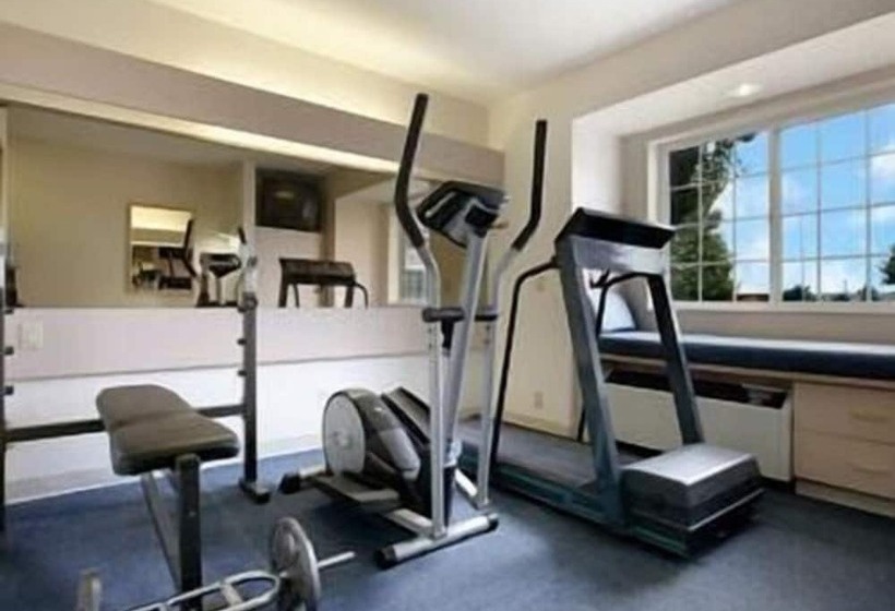Microtel Inn & Suites By Wyndham Madison East