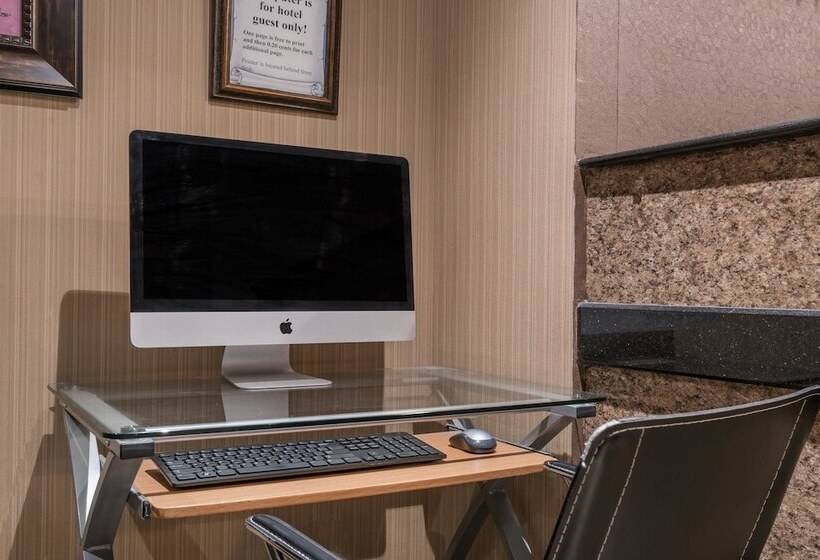 Microtel Inn & Suites By Wyndham Rochester North Mayo Clinic