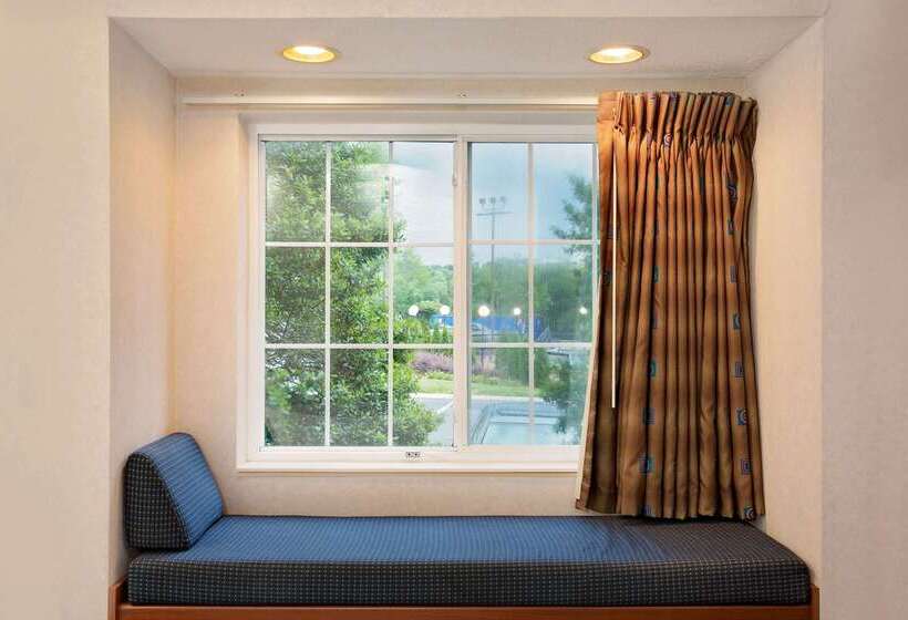 Microtel Inn By Wyndham Winston Salem