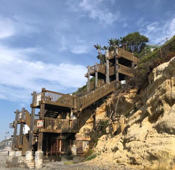 Moonlight Beach Motel