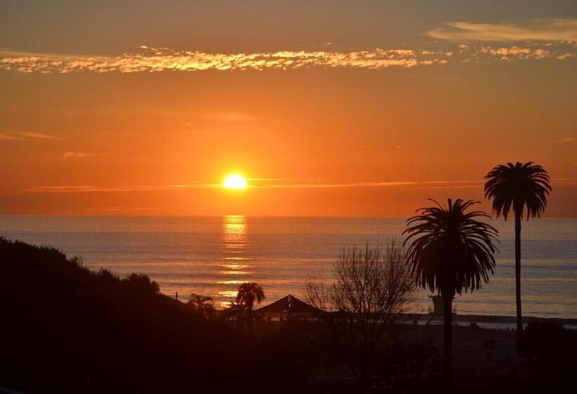 Moonlight Beach Motel