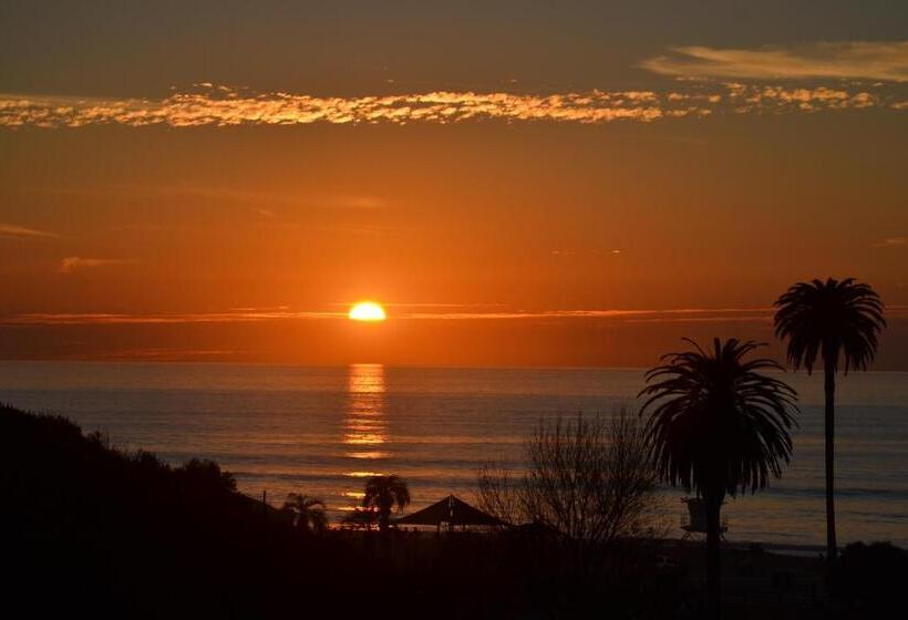 Moonlight Beach Motel