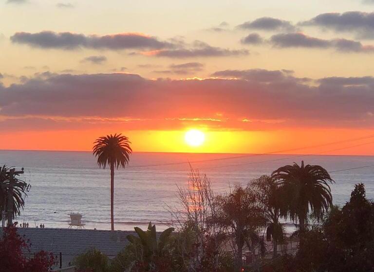 Moonlight Beach Motel