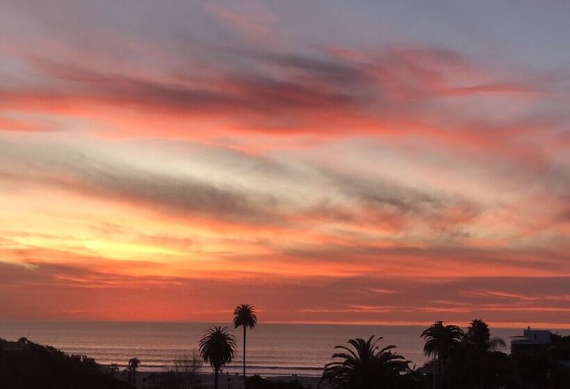 Moonlight Beach Motel